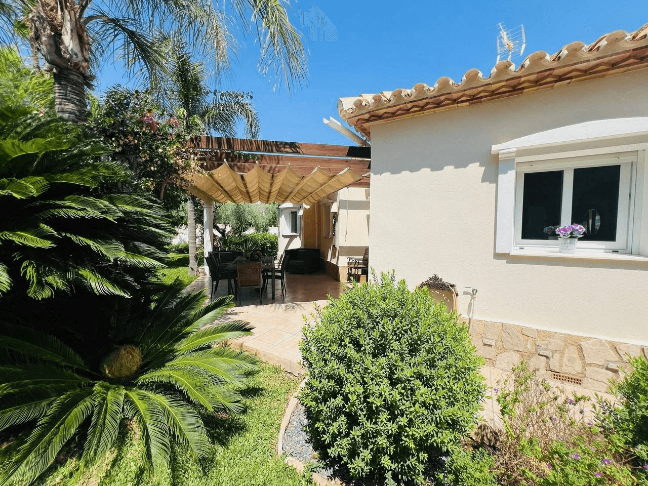 Charming Mediterranean villa on a single floor with spectacular views of La Sella Golf Resort, Pedreguer, Costa Blanca.