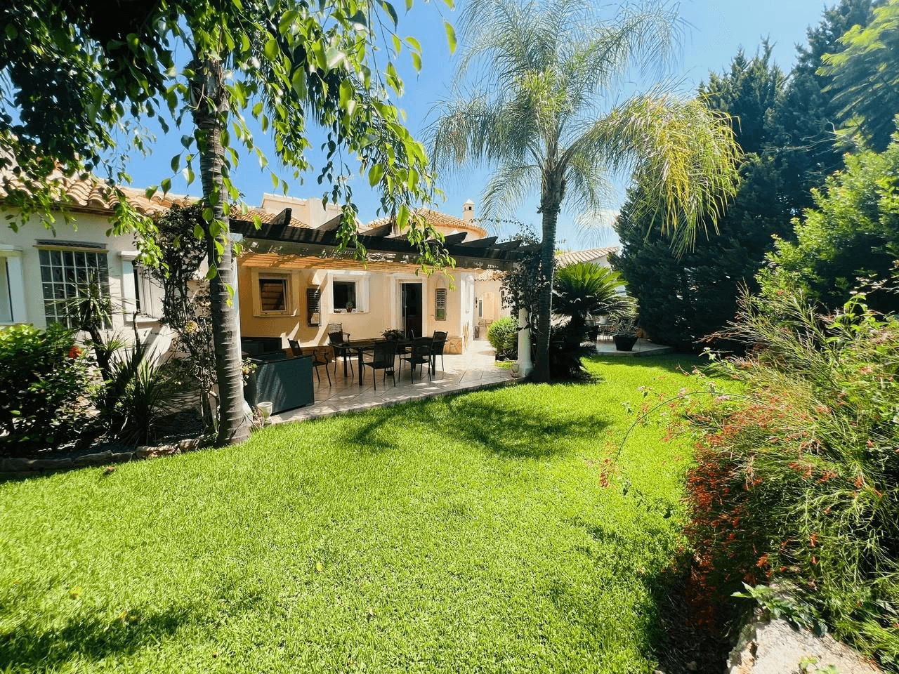 Charming Mediterranean villa on a single floor with spectacular views of La Sella Golf Resort, Pedreguer, Costa Blanca.