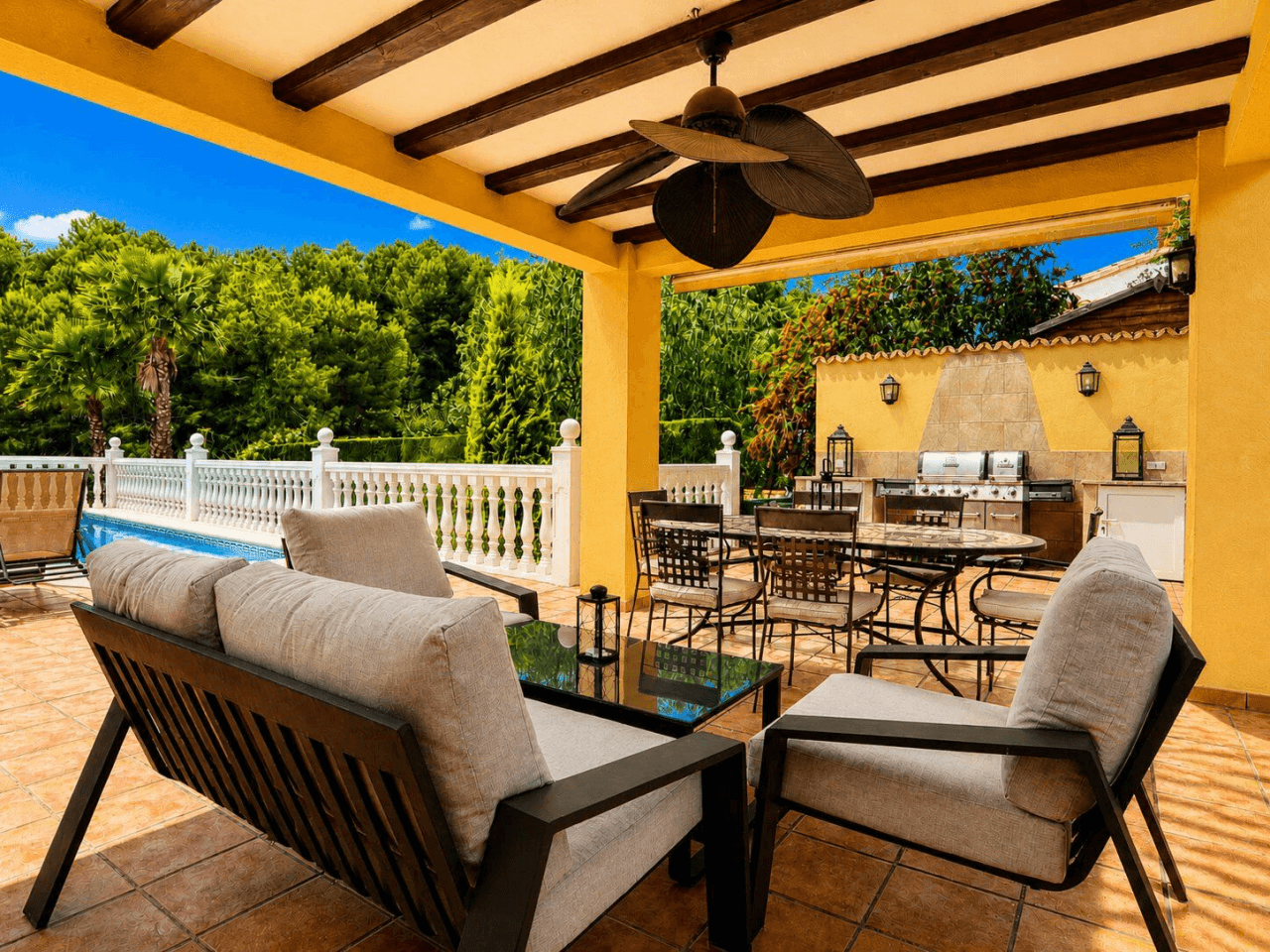 South-facing villa in excellent condition for sale in Sella Golf Resort, Pedreguer, Costa Blanca.