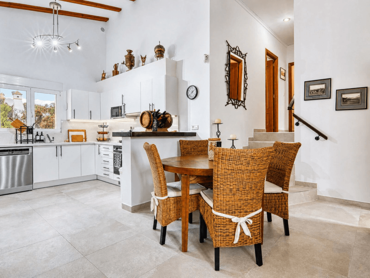 South-facing villa in excellent condition for sale in Sella Golf Resort, Pedreguer, Costa Blanca.
