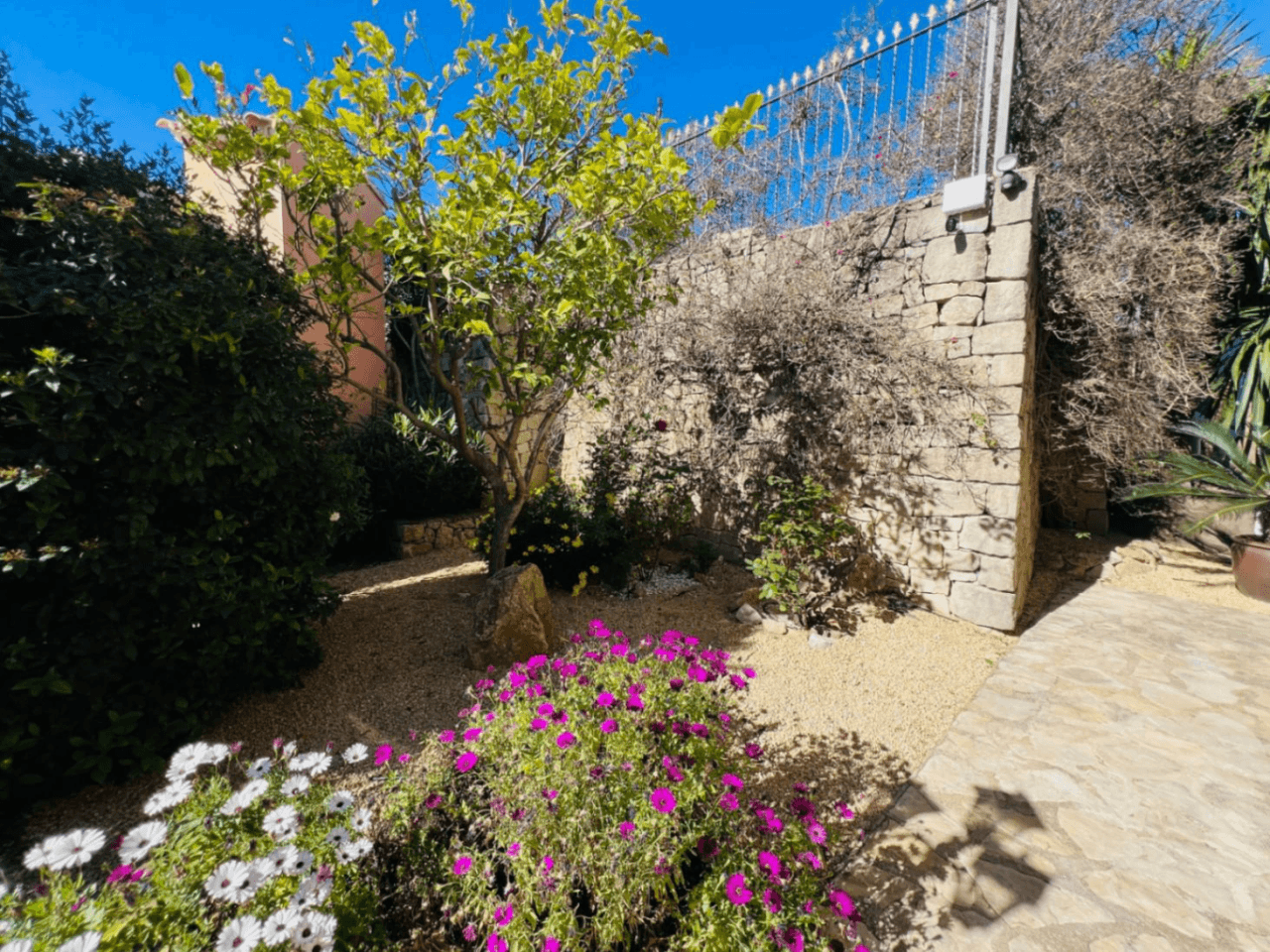 Impressive villa with panoramic sea and Montgó views for sale in La Sella Golf Resort, Pedreguer, Costa Blanca.