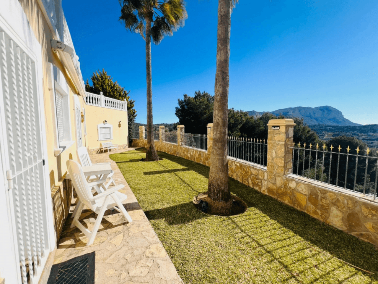 Impressive villa with panoramic sea and Montgó views for sale in La Sella Golf Resort, Pedreguer, Costa Blanca.