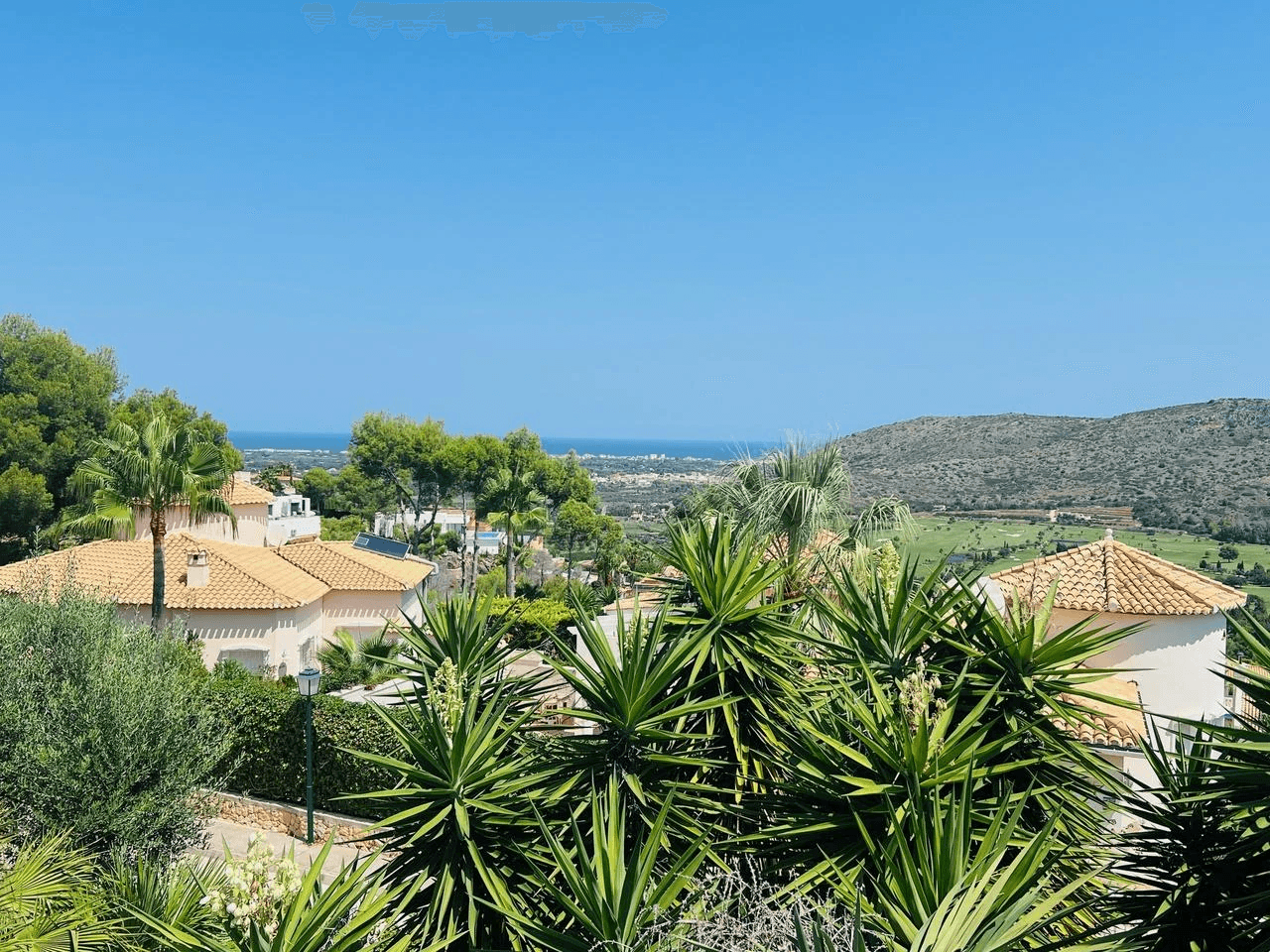 Charming Mediterranean villa on a single floor with spectacular views of La Sella Golf Resort, Pedreguer, Costa Blanca.