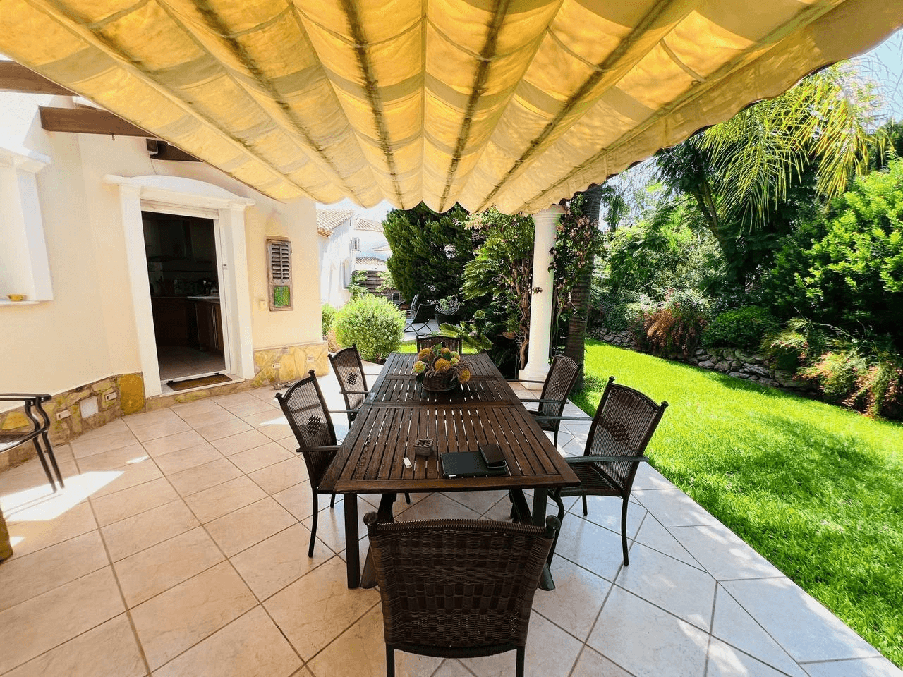 Charming Mediterranean villa on a single floor with spectacular views of La Sella Golf Resort, Pedreguer, Costa Blanca.