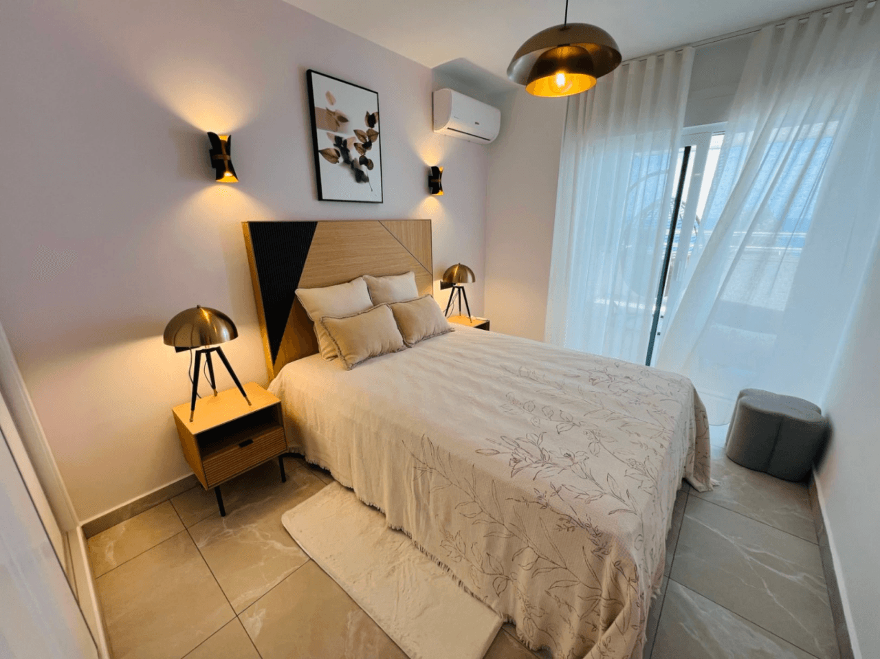 Volledig gerenoveerd appartement aan het strand te koop in Calpe, Costa Blanca.