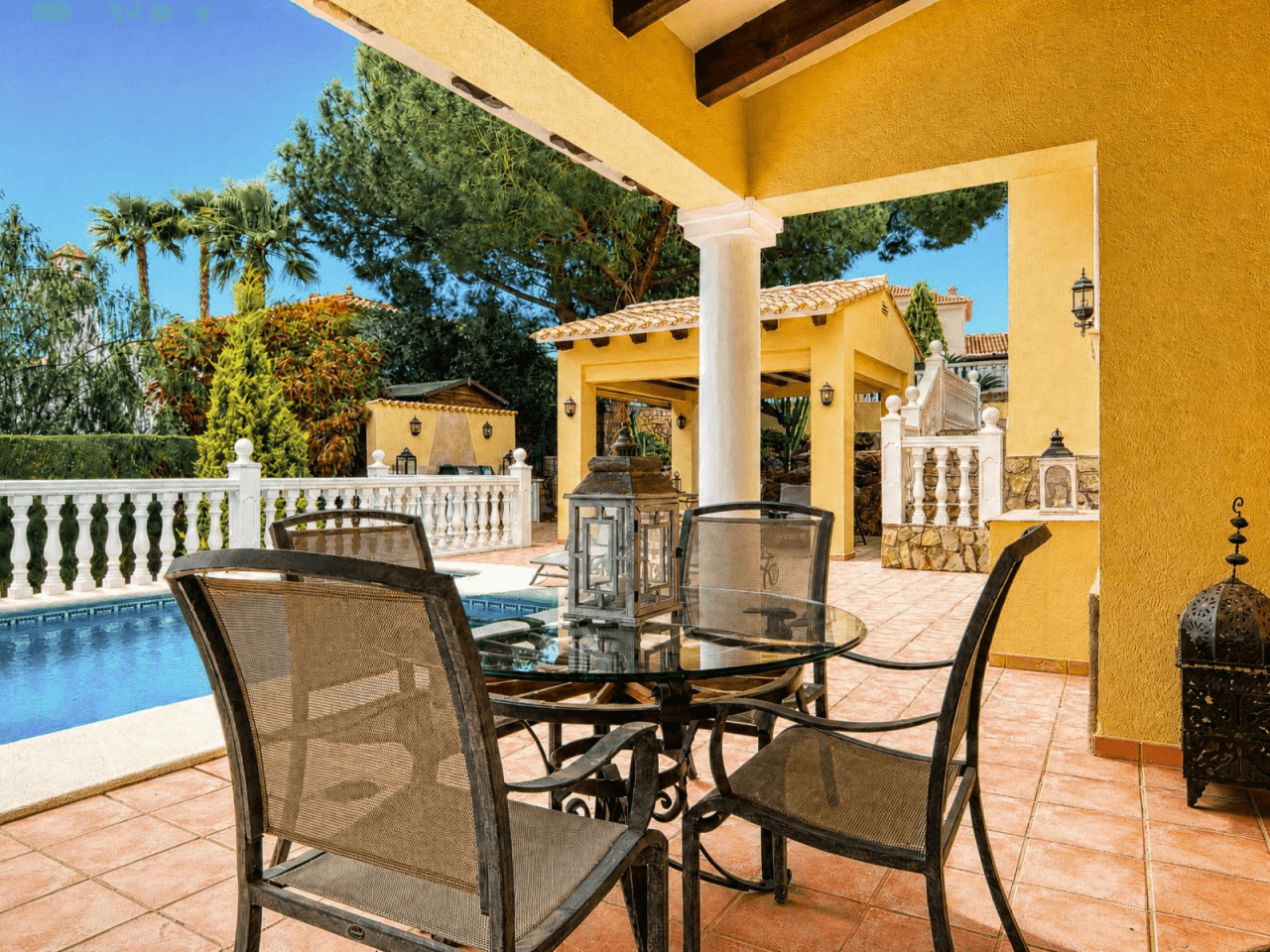 South-facing villa in excellent condition for sale in Sella Golf Resort, Pedreguer, Costa Blanca.