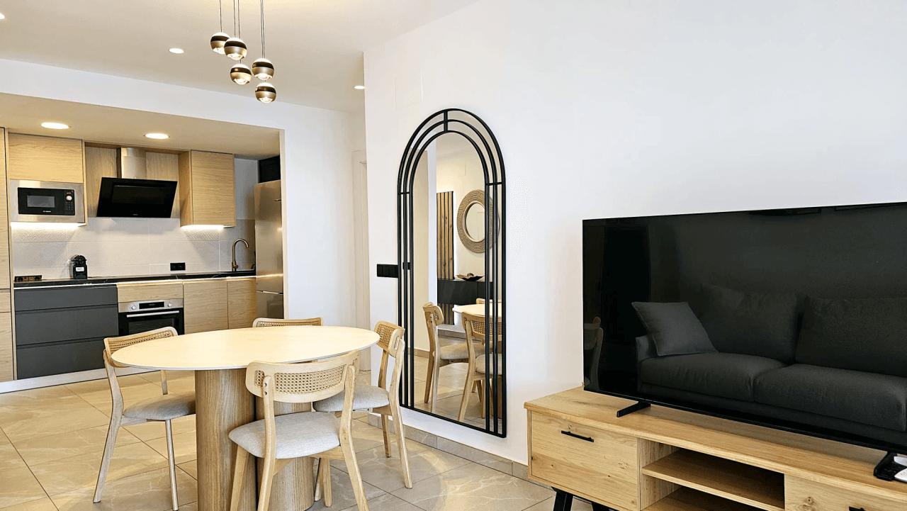 Volledig gerenoveerd appartement aan het strand te koop in Calpe, Costa Blanca.