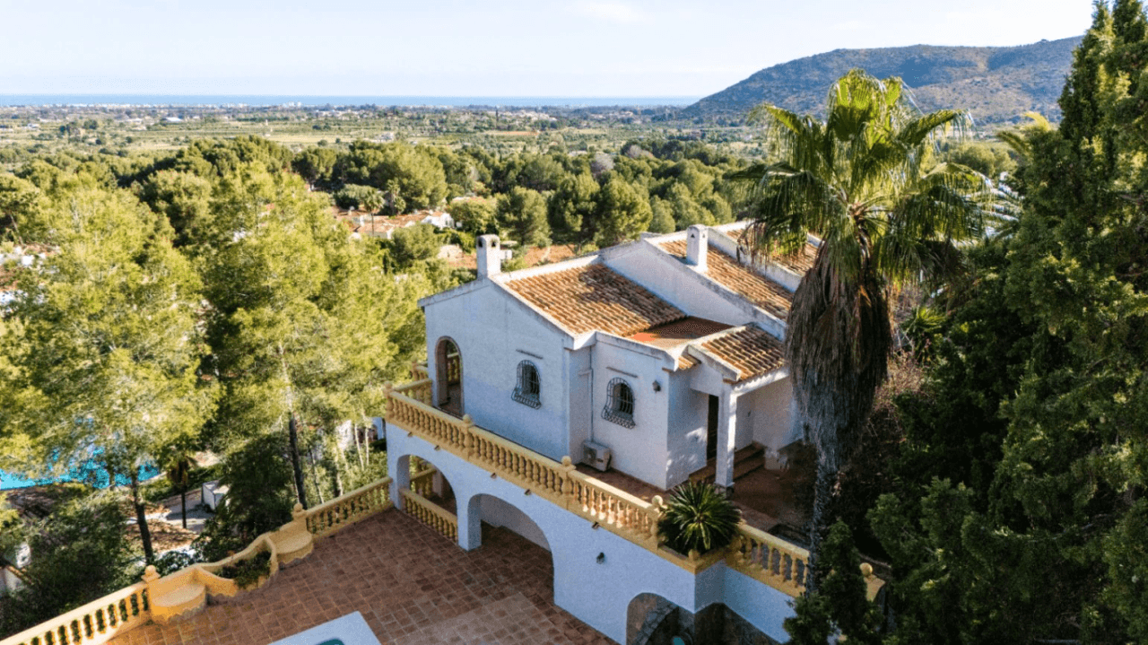 Sunny traditional villa in La Sella Golf Resort, Pedreguer, Costa Blanca
