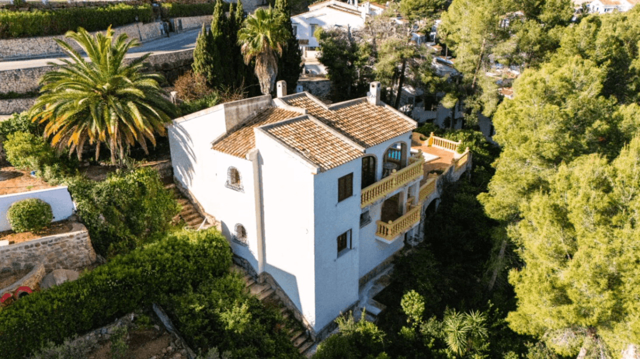 Sunny traditional villa in La Sella Golf Resort, Pedreguer, Costa Blanca