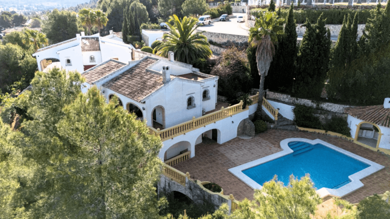 Sunny traditional villa in La Sella Golf Resort, Pedreguer, Costa Blanca