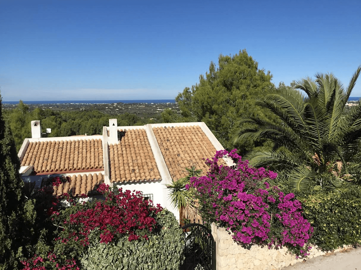 Sunny traditional villa in La Sella Golf Resort, Pedreguer, Costa Blanca
