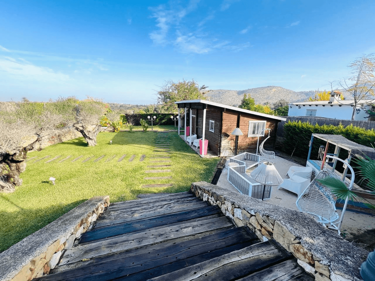 Beautiful country-style chalet with large plot for sale in La Sella Golf Resort, Pedreguer, Costa Blanca.