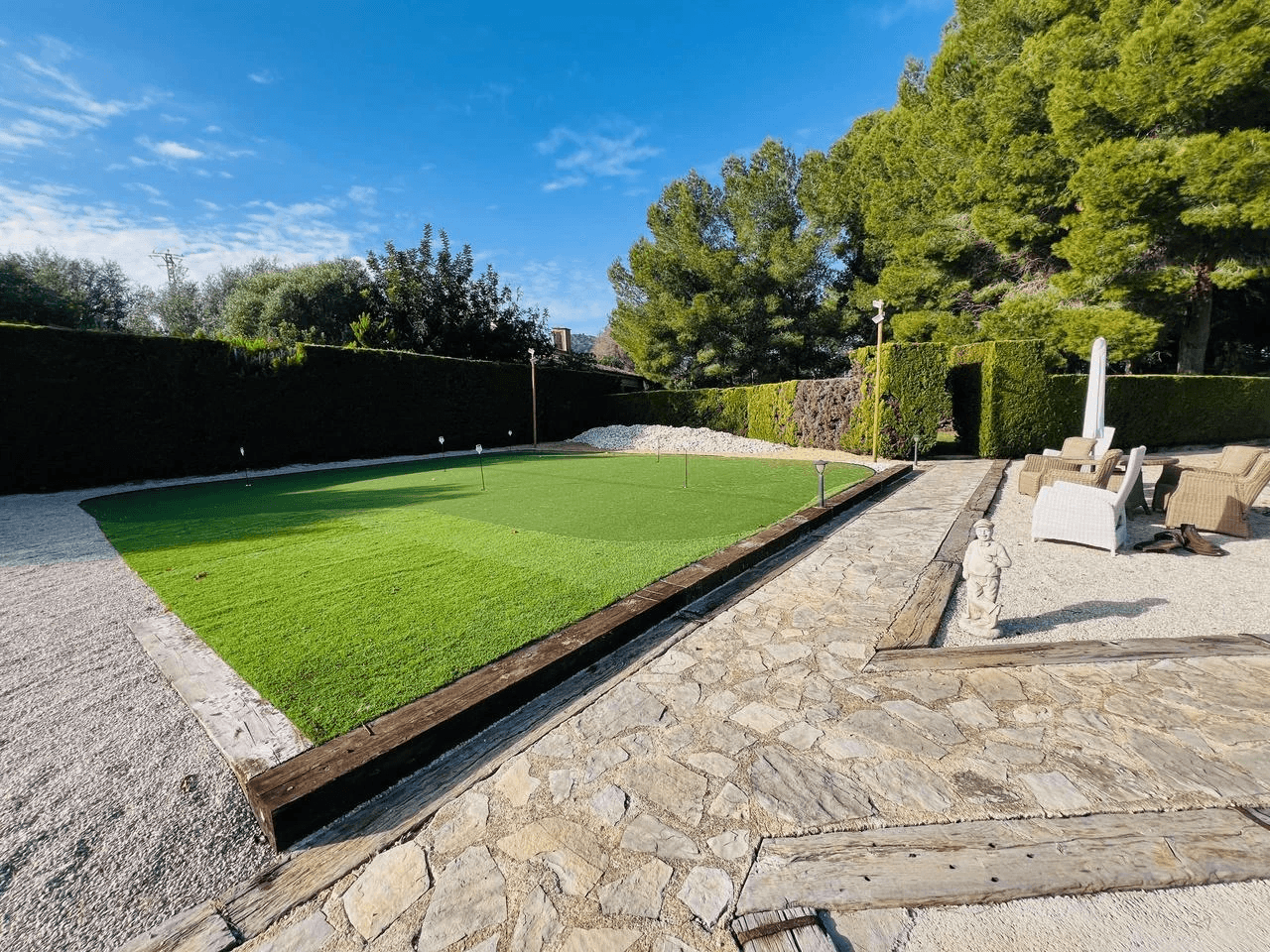 Beautiful country-style chalet with large plot for sale in La Sella Golf Resort, Pedreguer, Costa Blanca.