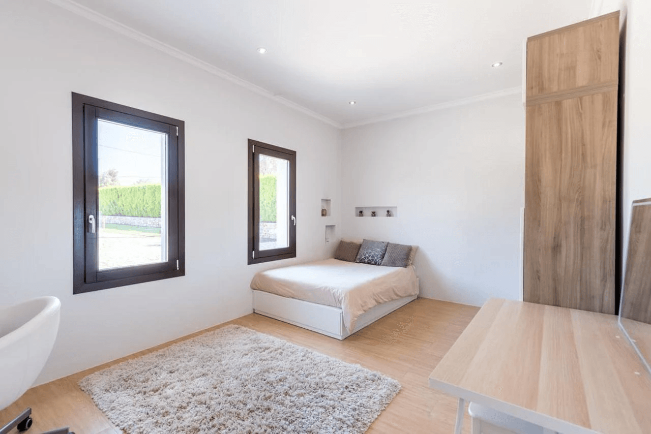 Beautiful country-style chalet with large plot for sale in La Sella Golf Resort, Pedreguer, Costa Blanca.