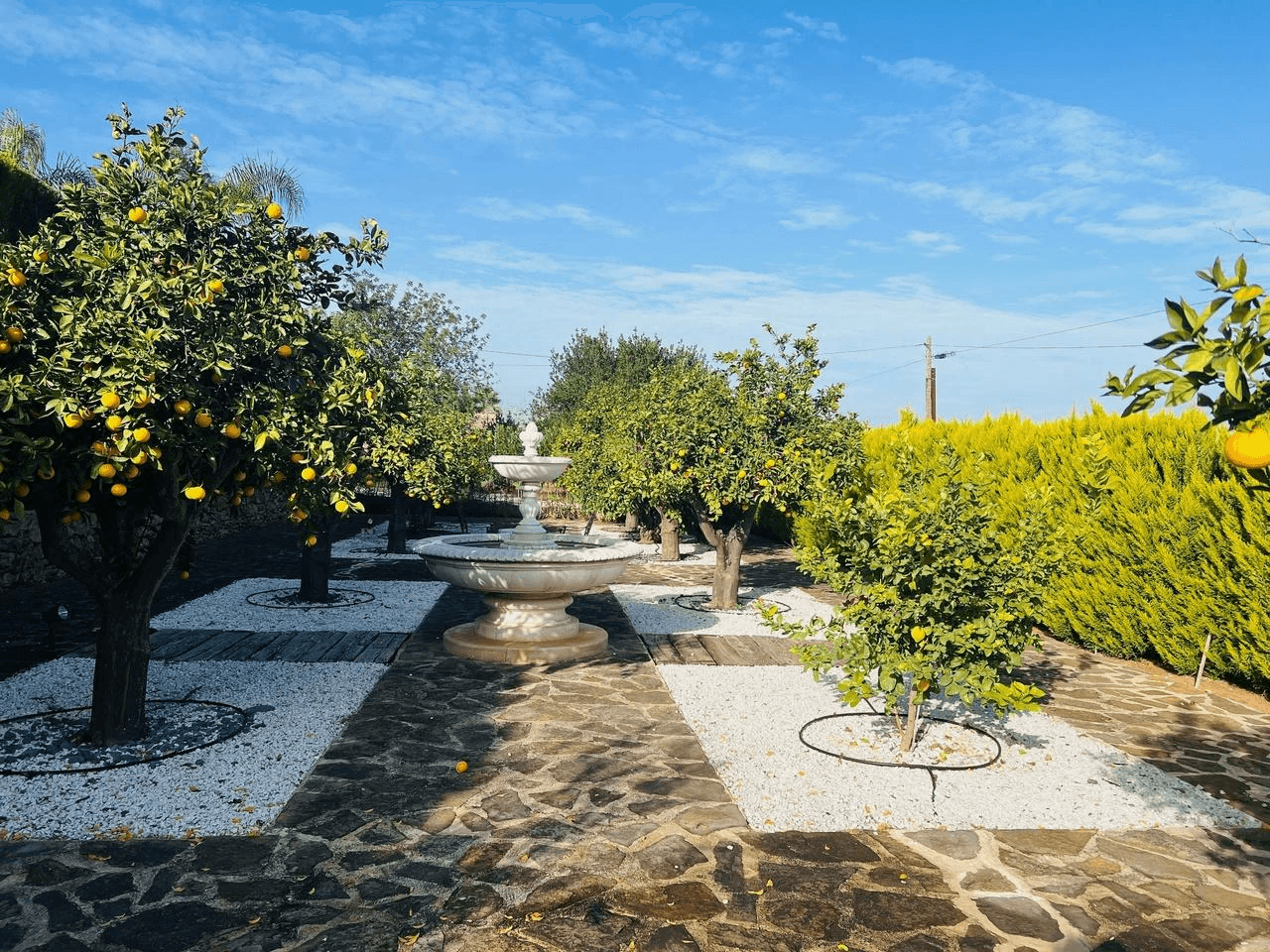 Beautiful country-style chalet with large plot for sale in La Sella Golf Resort, Pedreguer, Costa Blanca.