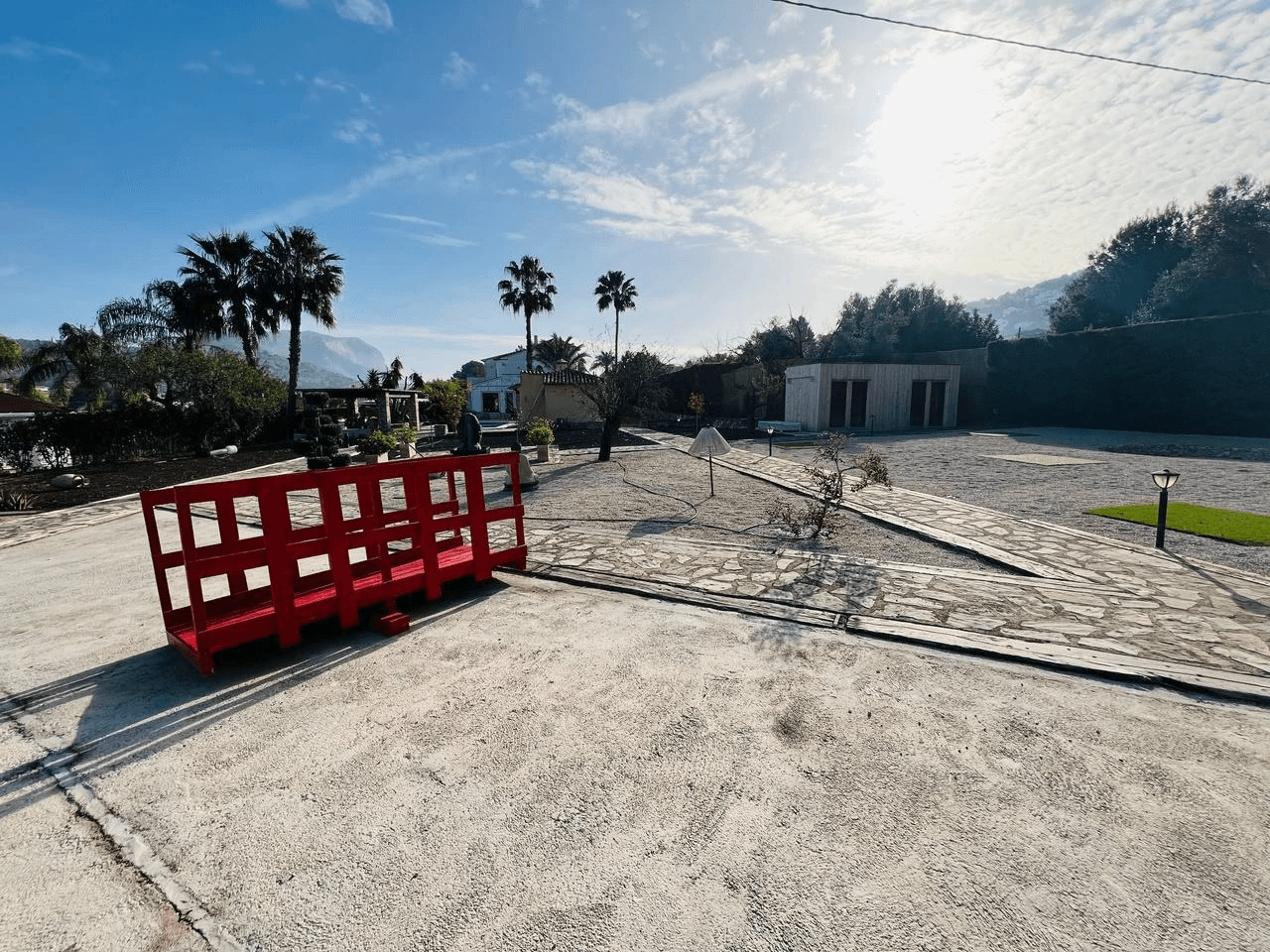 Beautiful country-style chalet with large plot for sale in La Sella Golf Resort, Pedreguer, Costa Blanca.