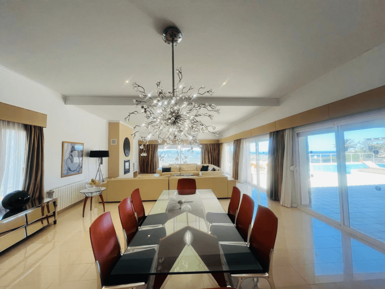 Ruime villa op één verdieping met uitzicht op de bergen en de zee in Monte Pego, Denia, Costa Blanca.