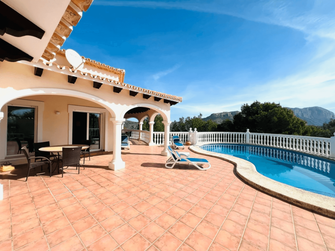 Exceptional 6-Bedroom Villa in La Sella – A Versatile Investment with 2-in-1 Living for sale in La Sella Golf Resort, Pedreguer, Costa Blanca