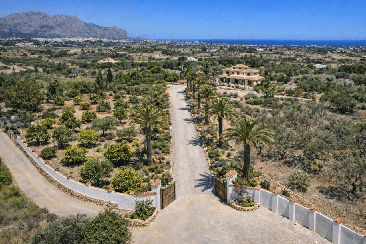 Finca spacieuse sur un terrain plat et ensoleillé à vendre dans le quartier de La Sella Golf Resort, Pedreguer, Costa Blanca