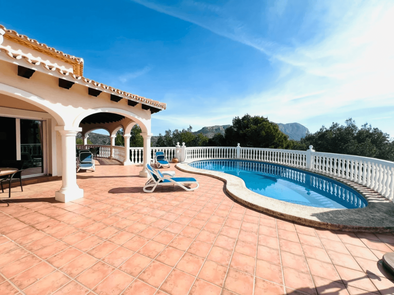 Exceptional 6-Bedroom Villa in La Sella – A Versatile Investment with 2-in-1 Living for sale in La Sella Golf Resort, Pedreguer, Costa Blanca