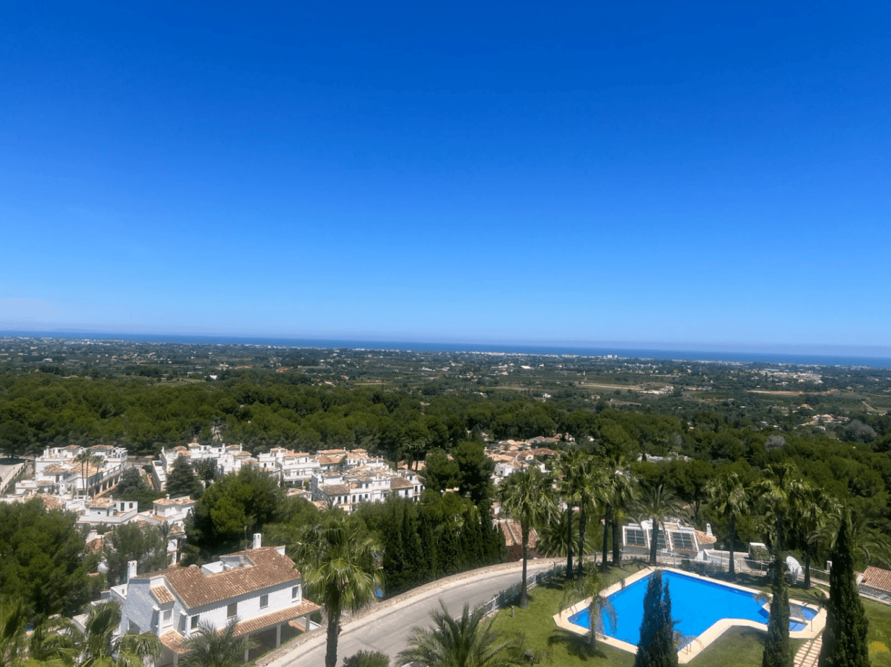 Superbe penthouse avec grande terrasse et vues imprenables à vendre à La Sella Golf, Pedreguer, Costa Blanca.