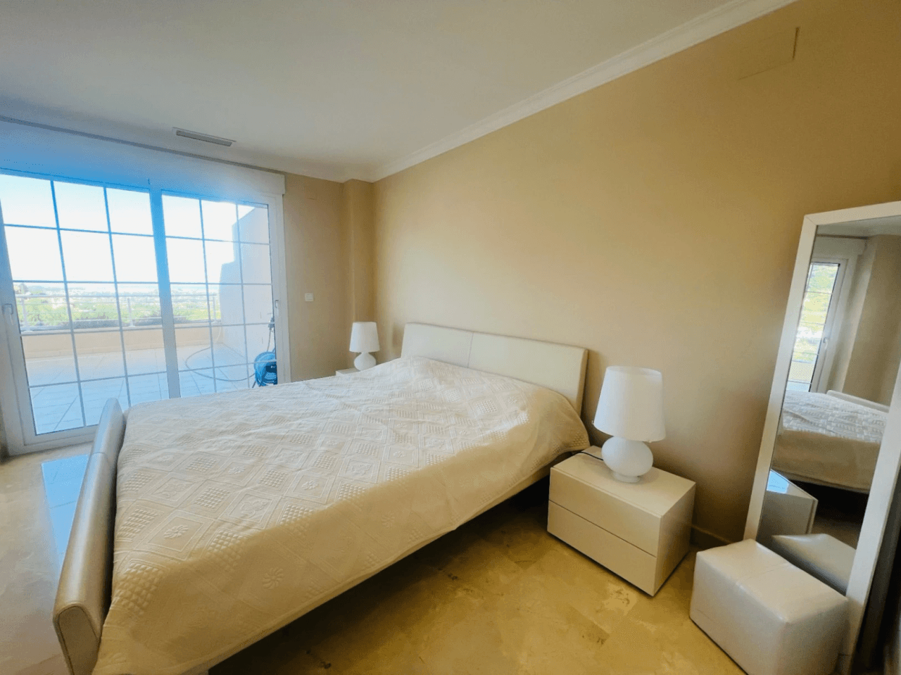 Superbe penthouse avec grande terrasse et vues imprenables à vendre à La Sella Golf, Pedreguer, Costa Blanca.