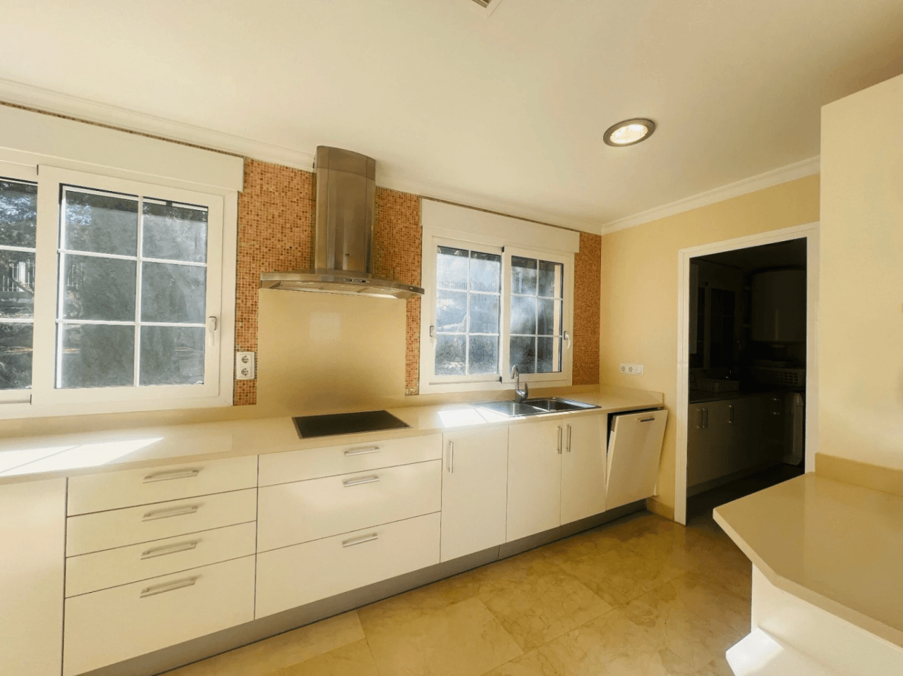 Superbe penthouse avec grande terrasse et vues imprenables à vendre à La Sella Golf, Pedreguer, Costa Blanca.
