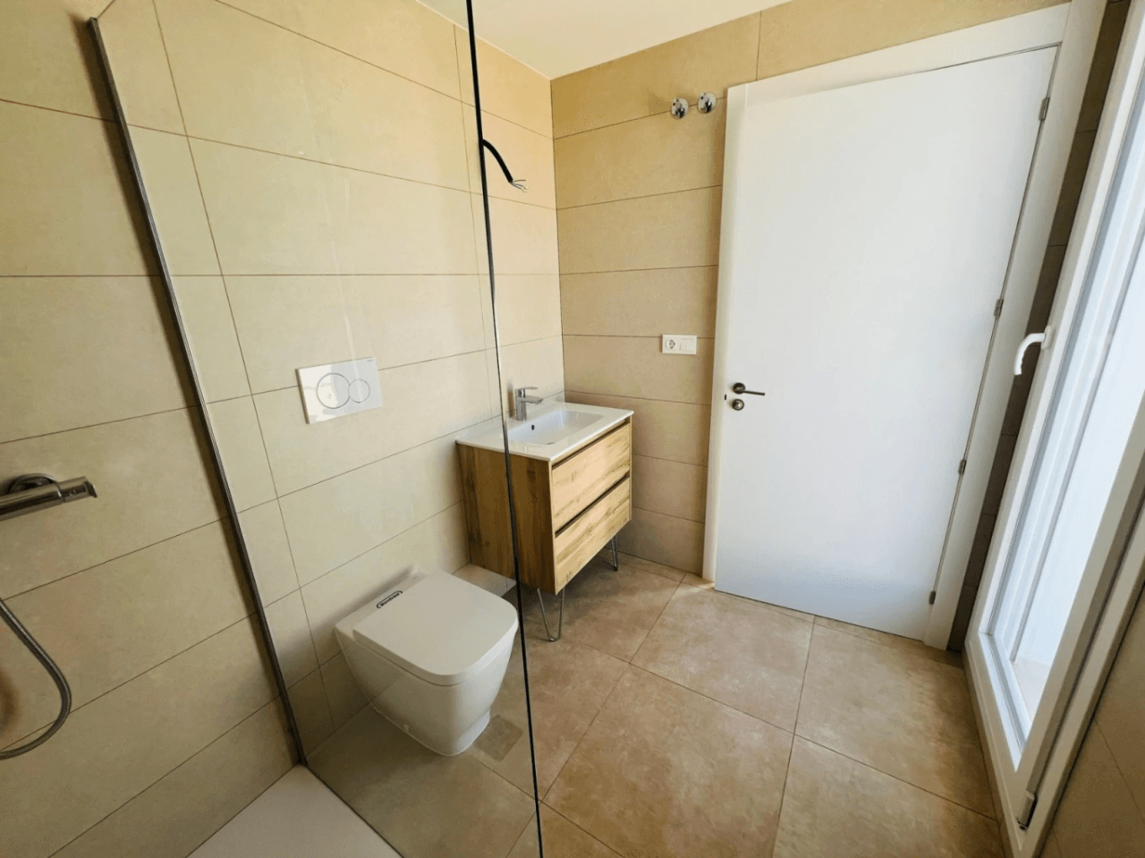 Fantastische, gemeubileerde penthouse te huur voor lange termijn in La Xara, Denia, Costa Blanca.