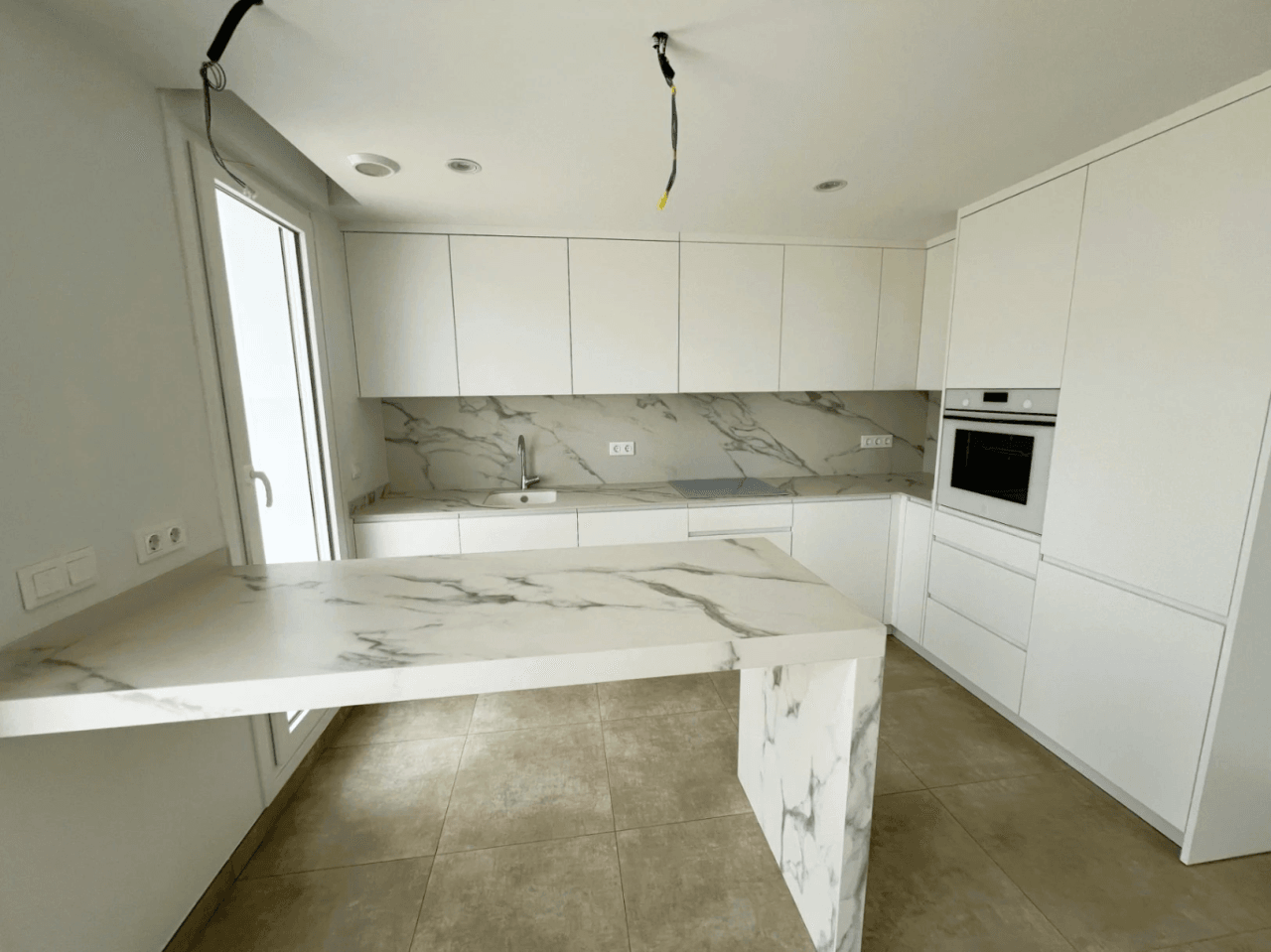Fantastische, gemeubileerde penthouse te huur voor lange termijn in La Xara, Denia, Costa Blanca.
