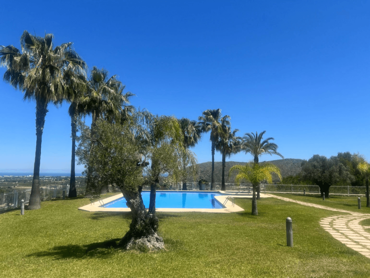 Superbe penthouse avec grande terrasse et vues imprenables à vendre à La Sella Golf, Pedreguer, Costa Blanca.