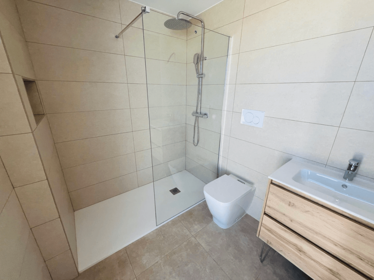 Fantastische, gemeubileerde penthouse te huur voor lange termijn in La Xara, Denia, Costa Blanca.