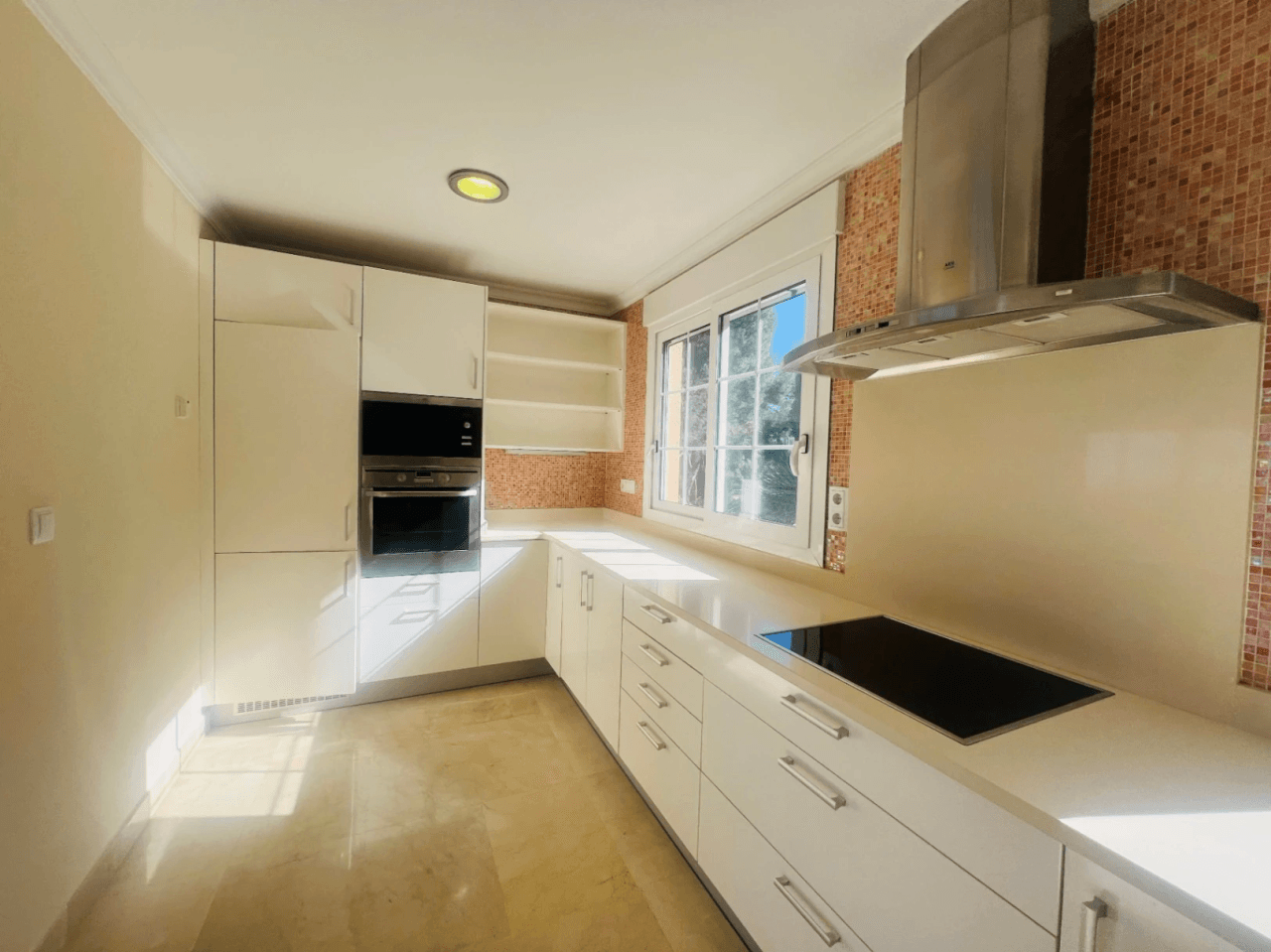 Superbe penthouse avec grande terrasse et vues imprenables à vendre à La Sella Golf, Pedreguer, Costa Blanca.
