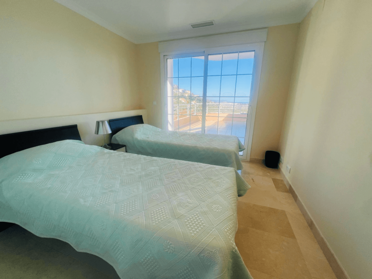 Superbe penthouse avec grande terrasse et vues imprenables à vendre à La Sella Golf, Pedreguer, Costa Blanca.
