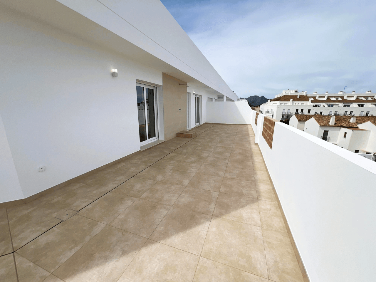 Fantastische, gemeubileerde penthouse te huur voor lange termijn in La Xara, Denia, Costa Blanca.
