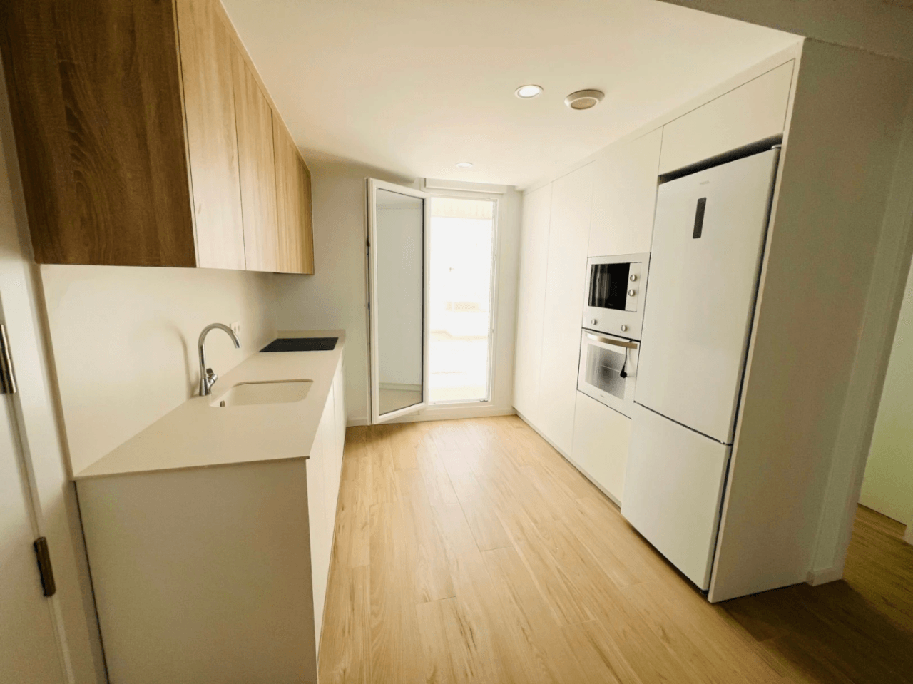 Modern nieuw gebouwde begane grond appartement met een ruim terras op het zuiden voor lange termijn verhuur in La Xara, Denia, Costa Blanca.