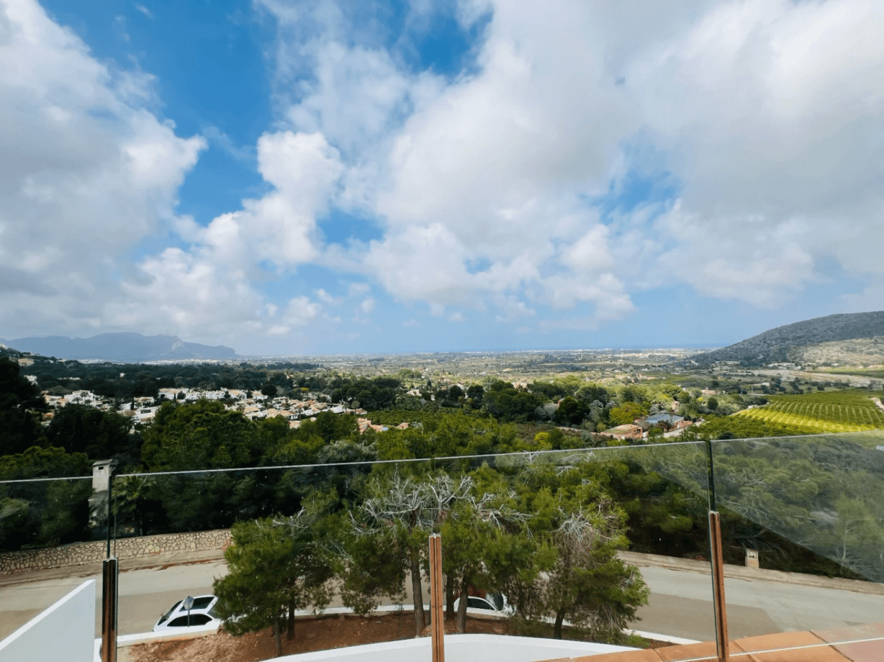 Modern villa with tourist license and sea view in La Sella Golf, Pedreguer, Costa Blanca.