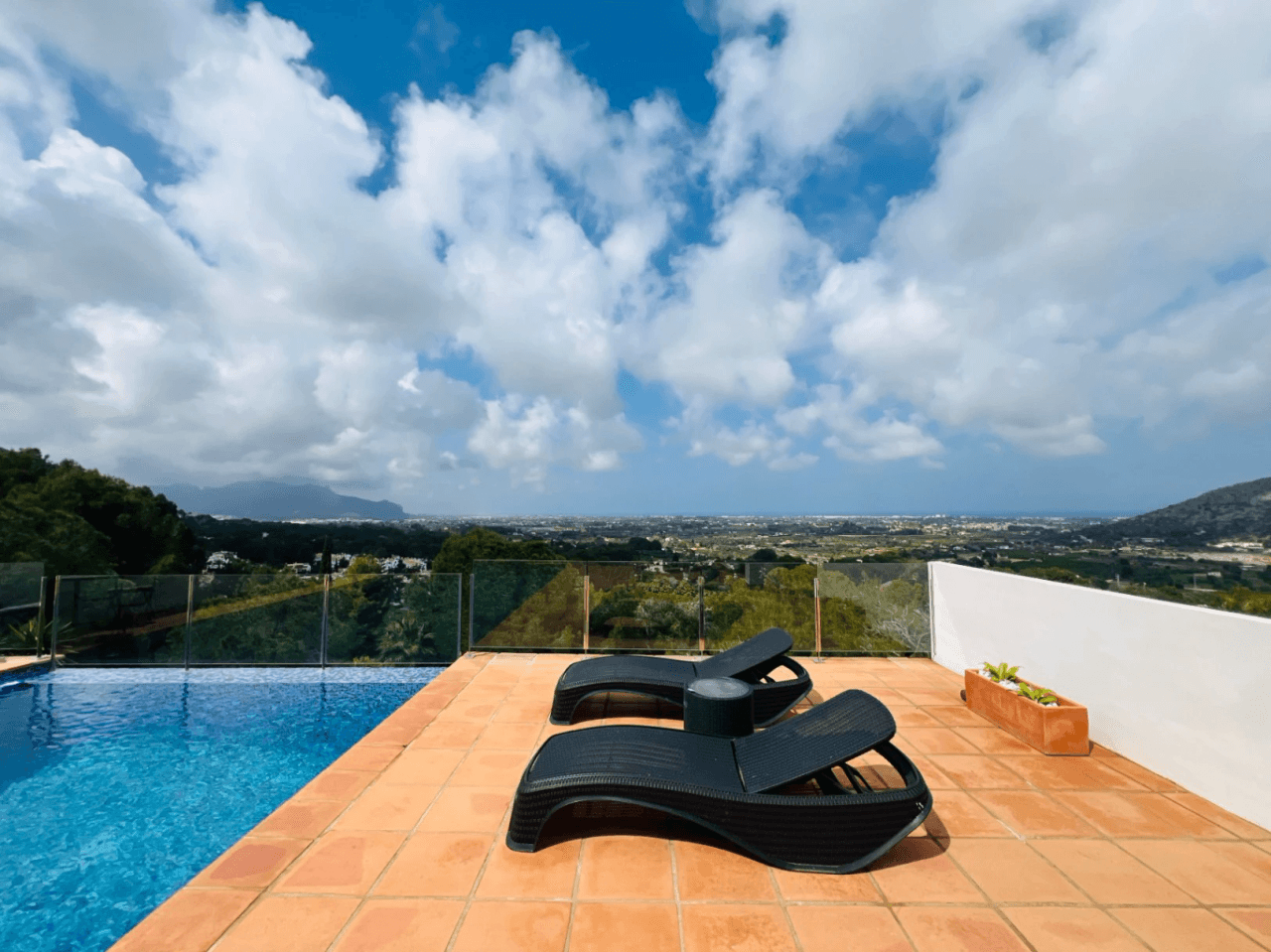 Modern villa with tourist license and sea view in La Sella Golf, Pedreguer, Costa Blanca.