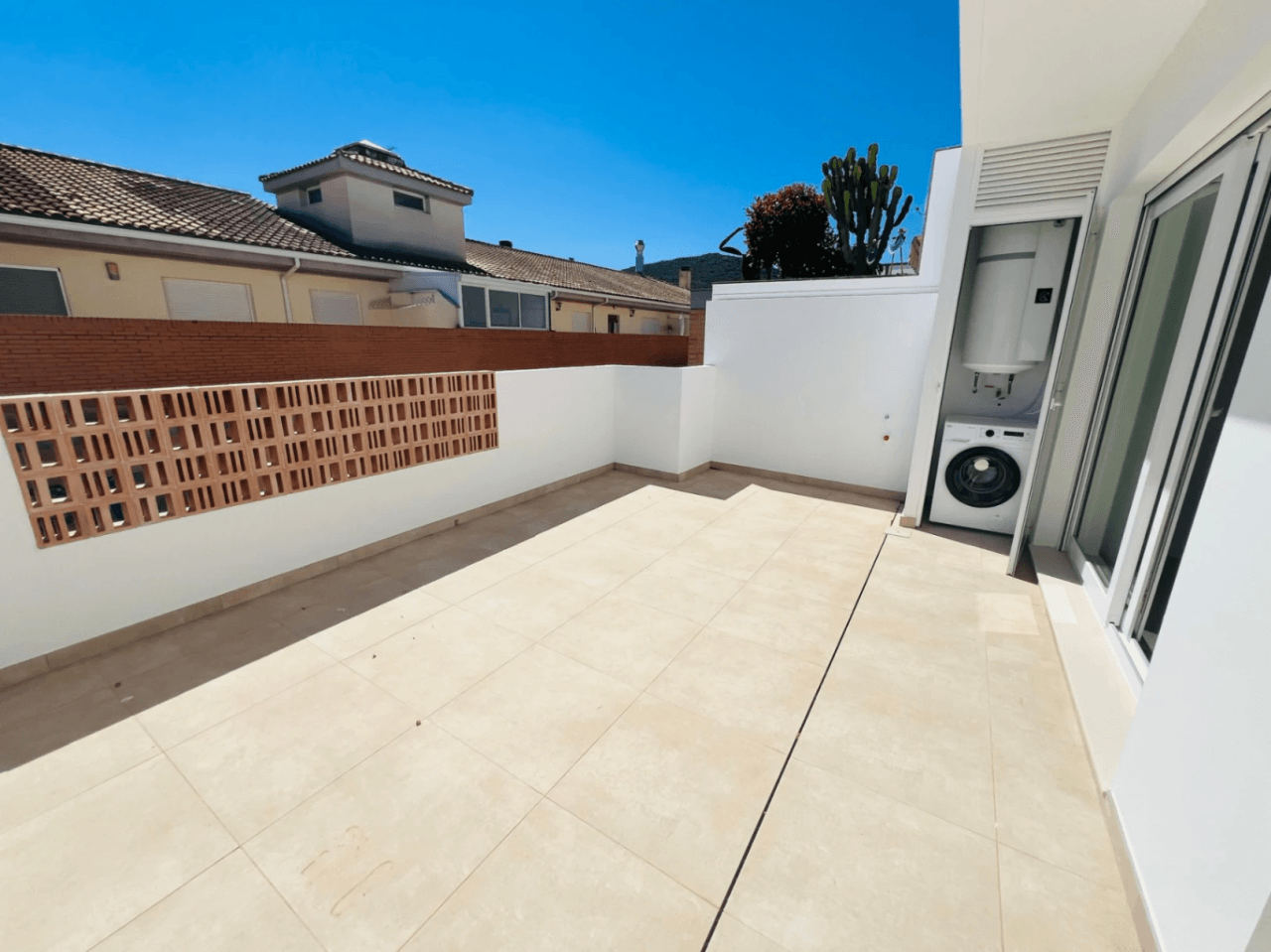 Spectaculaire nieuwe penthouse in La Xara! Eerste bewoning, uitgerust met toestellen en klaar om in te trekken in La Xara, Denia, Costa Blanca.