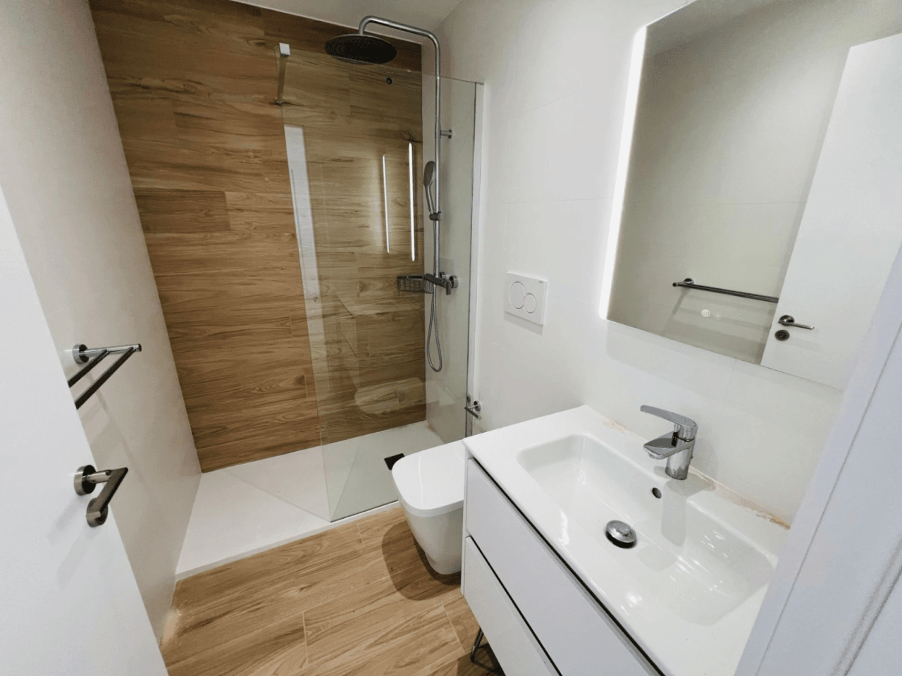 Modern nieuw gebouwde begane grond appartement met een ruim terras op het zuiden voor lange termijn verhuur in La Xara, Denia, Costa Blanca.