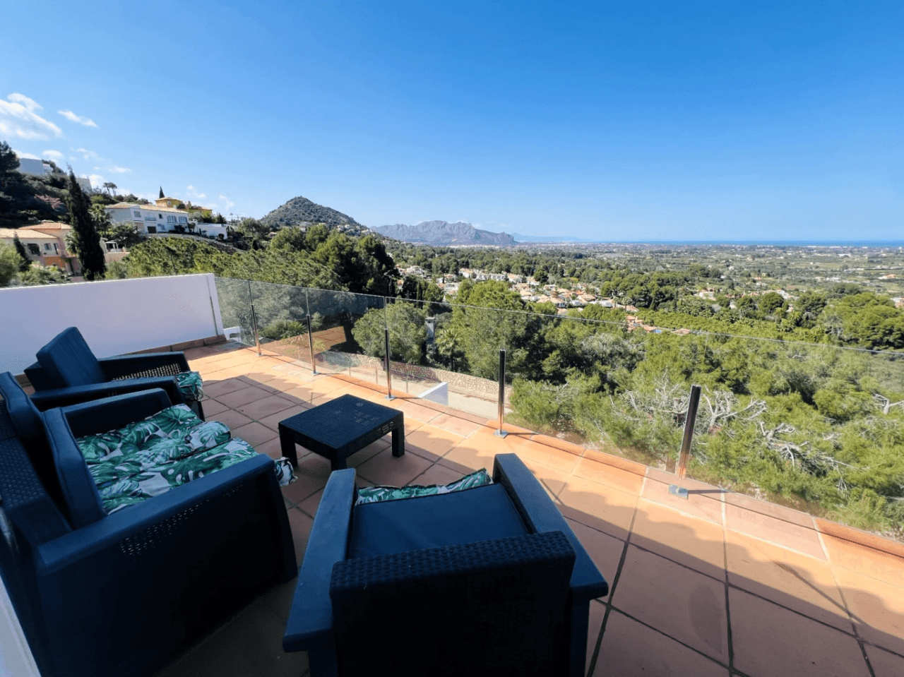 Modern villa with tourist license and sea view in La Sella Golf, Pedreguer, Costa Blanca.