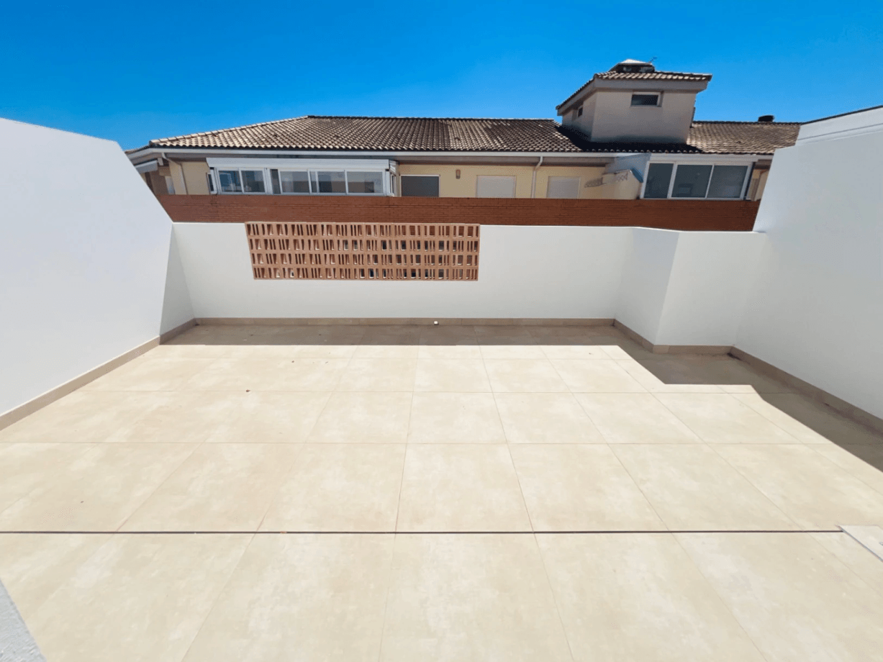 Spectaculaire nieuwe penthouse in La Xara! Eerste bewoning, uitgerust met toestellen en klaar om in te trekken in La Xara, Denia, Costa Blanca.