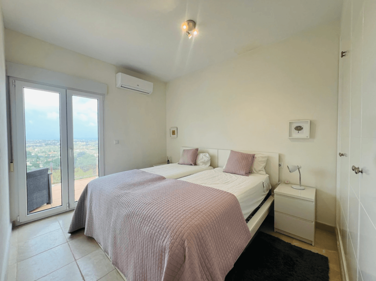 Modern villa with tourist license and sea view in La Sella Golf, Pedreguer, Costa Blanca.