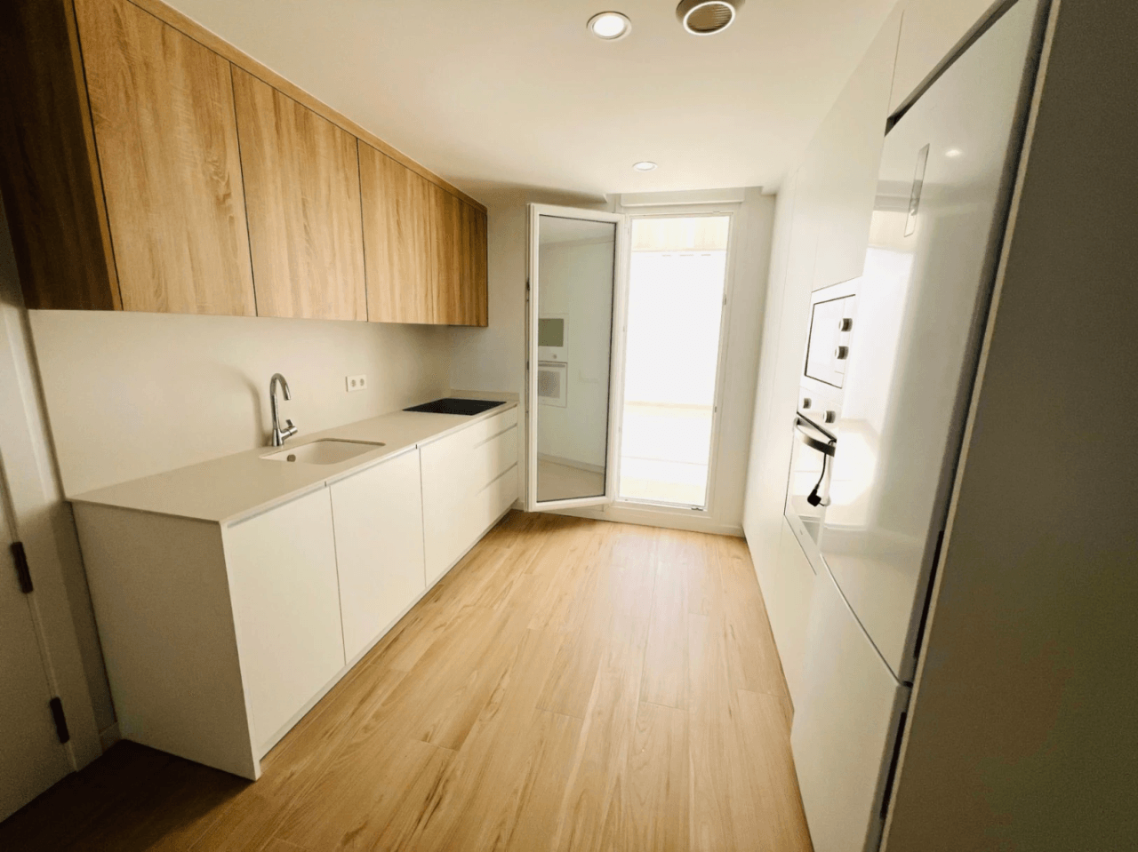 Modern nieuw gebouwde begane grond appartement met een ruim terras op het zuiden voor lange termijn verhuur in La Xara, Denia, Costa Blanca.
