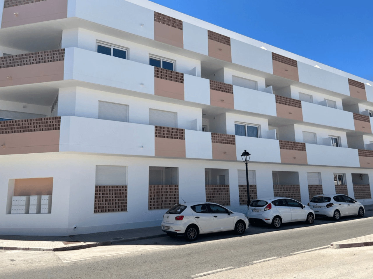 Fantastique appartement neuf au rez-de-chaussée avec une grande terrasse orientée sud à louer à long terme à La Xara, Denia, Costa Blanca.