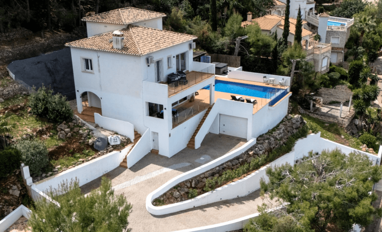 Modern villa with tourist license and sea view in La Sella Golf, Pedreguer, Costa Blanca.