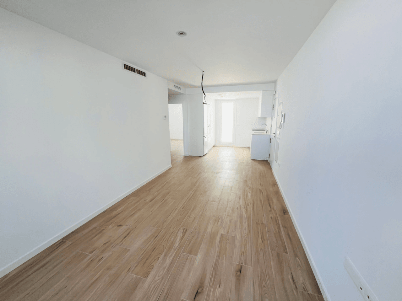 Fantastisch nieuw gebouwde appartement op de begane grond met een ruime patio-terras op het zuiden voor langdurige verhuur in La Xara, Denia, Costa Blanca.