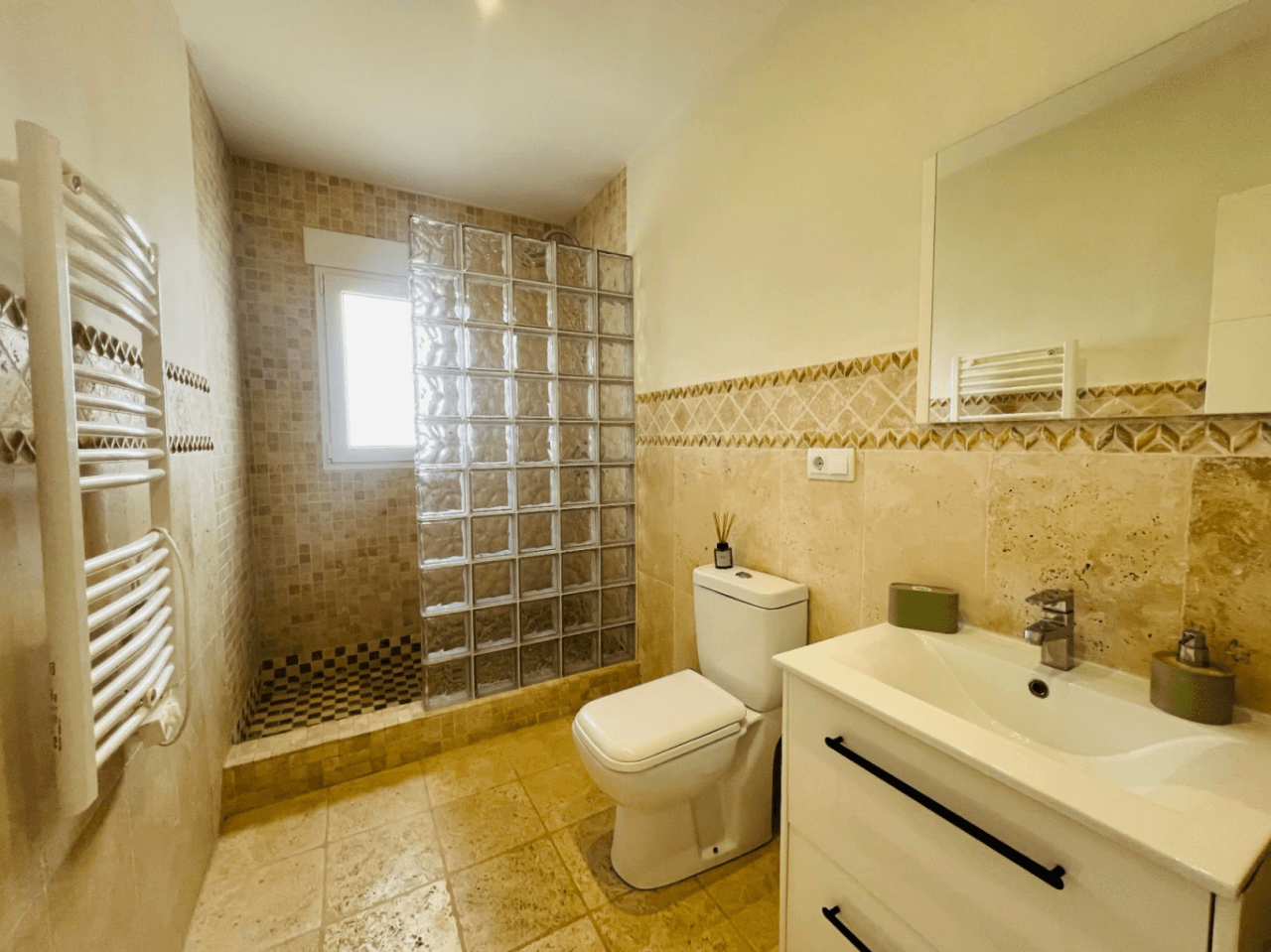 Modern villa with tourist license and sea view in La Sella Golf, Pedreguer, Costa Blanca.