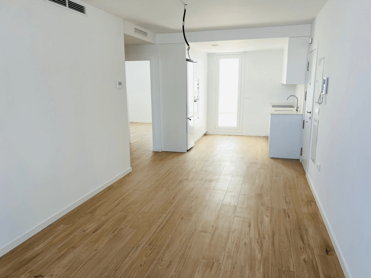 Fantastisch nieuw gebouwde appartement op de begane grond met een ruime patio-terras op het zuiden voor langdurige verhuur in La Xara, Denia, Costa Blanca.