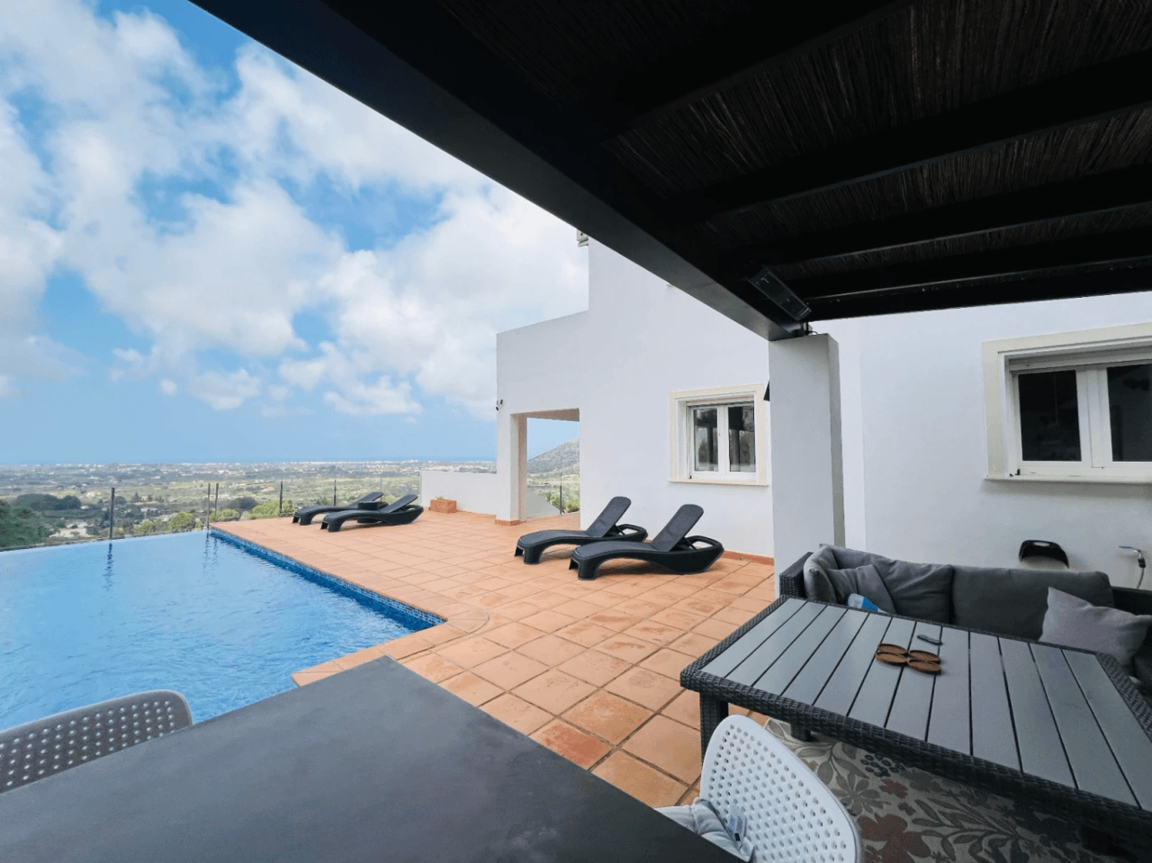 Modern villa with tourist license and sea view in La Sella Golf, Pedreguer, Costa Blanca.
