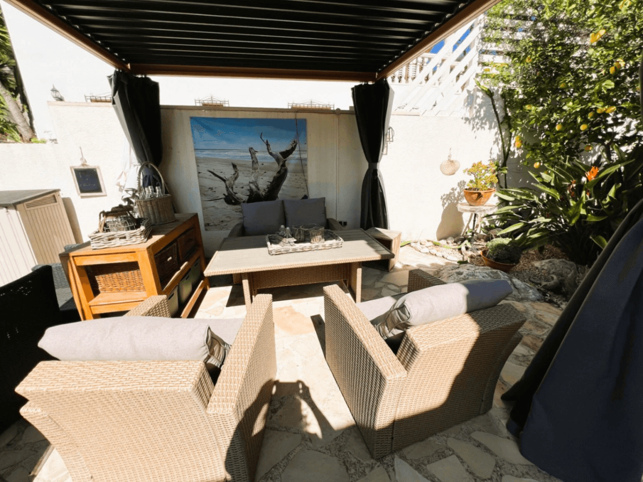 Prachtige villa met 3 slaapkamers, omgeven door de natuur en met uitzicht op bergen, te koop in Tormos, Orba Valley, Costa Blanca.